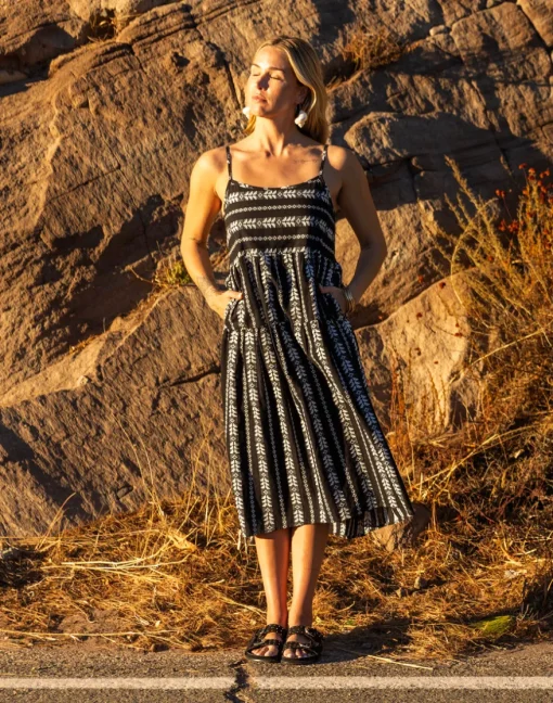 Carve Designs Dresses | Dresses^Jacey Textured Dress: Black Embroidered